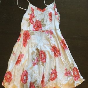 Old Navy XS Knee Length White Flower Strap Dress